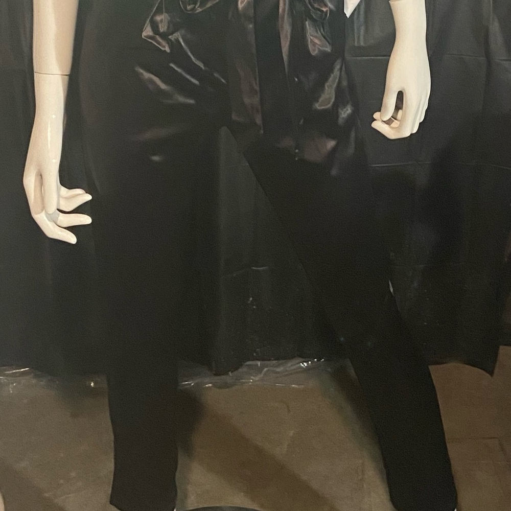 Satin Pants in black 👀👀